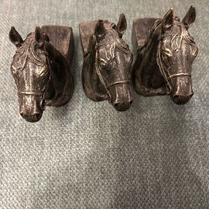 Horse Head Plant Risers